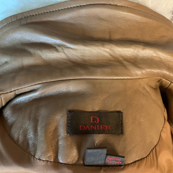 Danier soft tan leather lined jacket size S.great to dress up or down with jeans - Picture 7 of 10